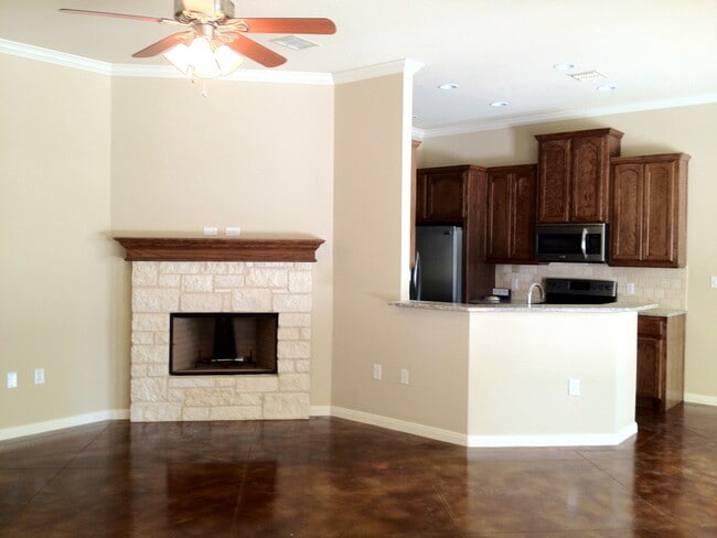Building Photo - Duplex Rental