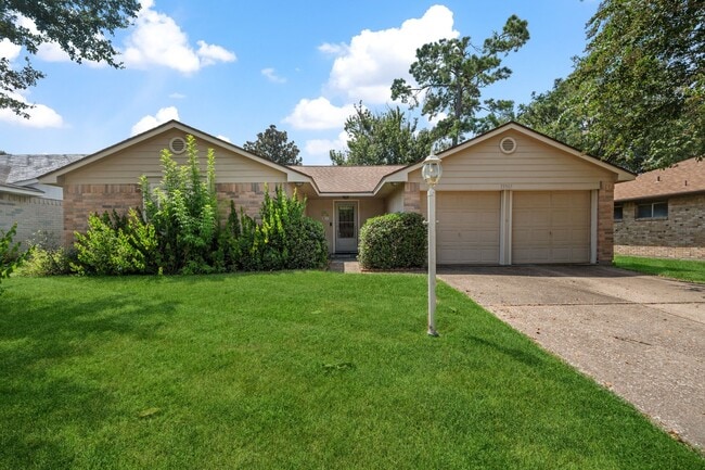 Building Photo - 19907 Lions Gate Dr Rental