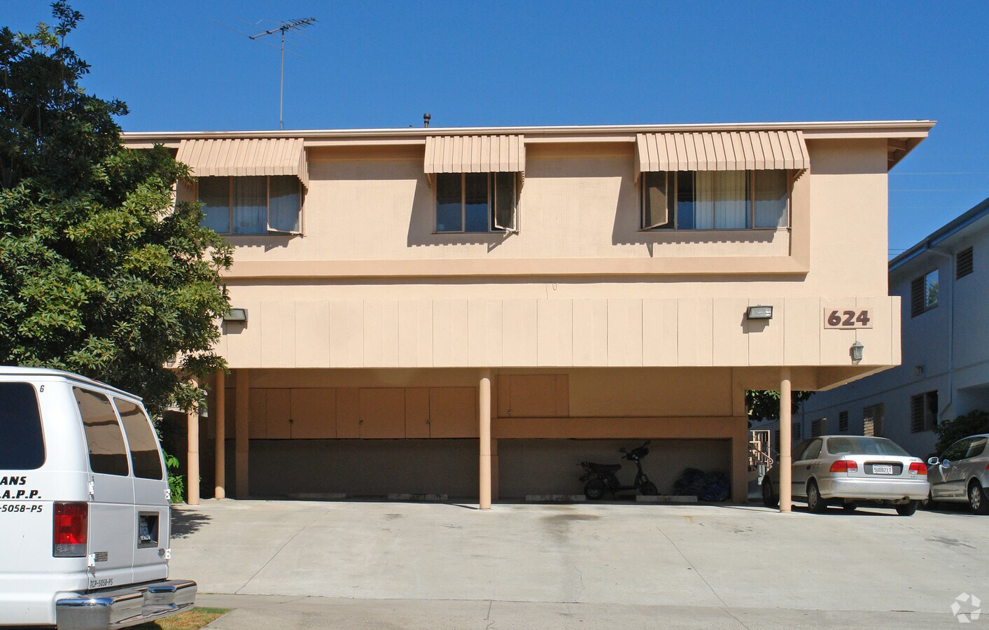 Photo - 624 N Hayworth Ave Apartments