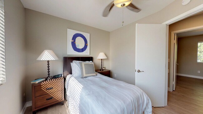 Henry Square- 2 Bed Luxury Townhomes
