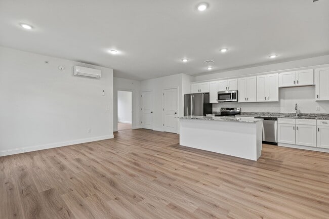Photo - 386 St John St Unit 10