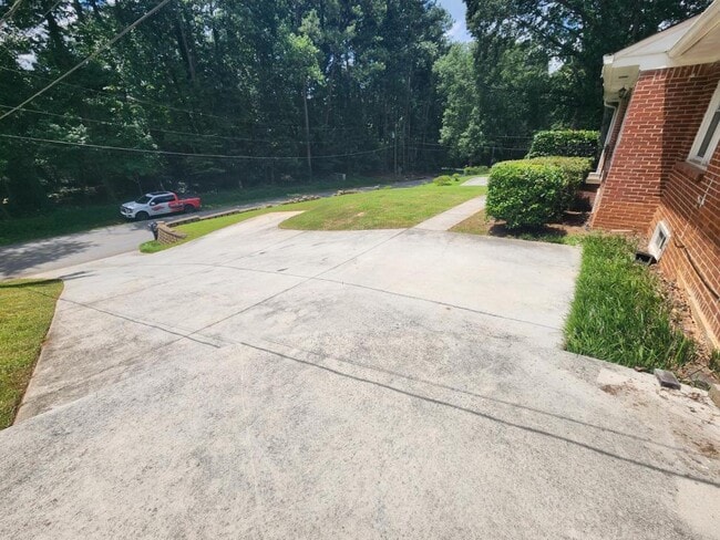 Photo - 972 Biltmore Dr NE