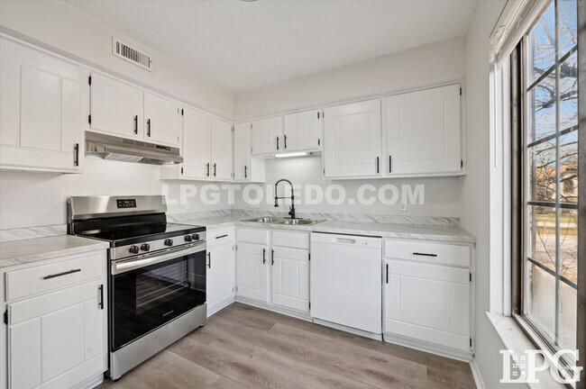 Building Photo - 1665 Brownstone Blvd Unit 3 Rental