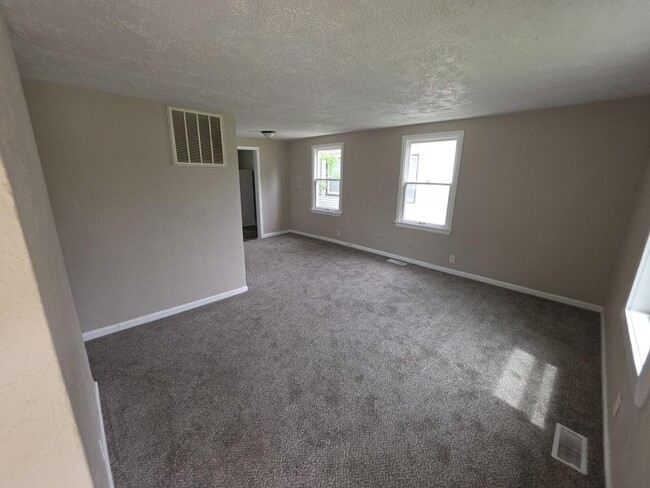 Photo - 1033 W Beale St