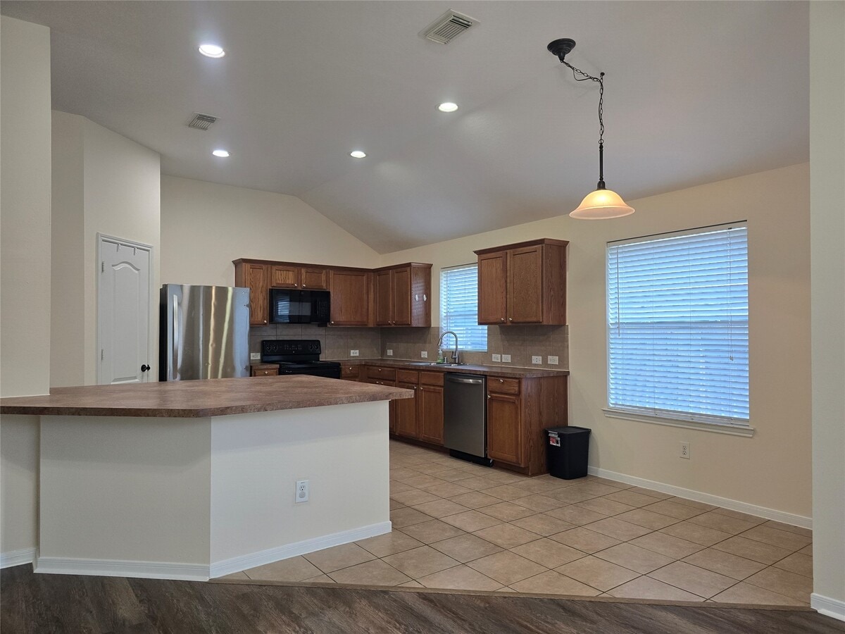 Photo - 2706 Courtyard Ln