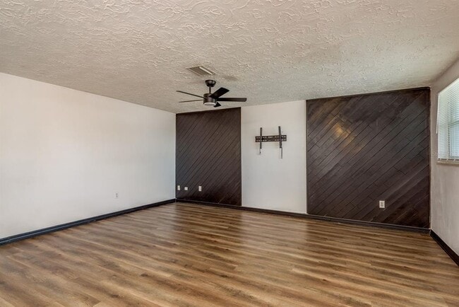 Photo - 3332 Chauncy Rd