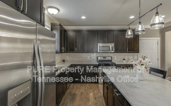 903 Cheatham Pl