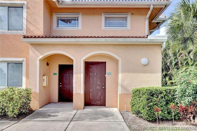 Building Photo - 231 SW Palm Dr Unit 207
