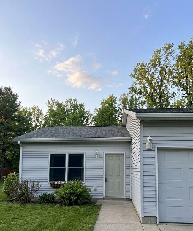 Building Photo - 863 Sharon Rd