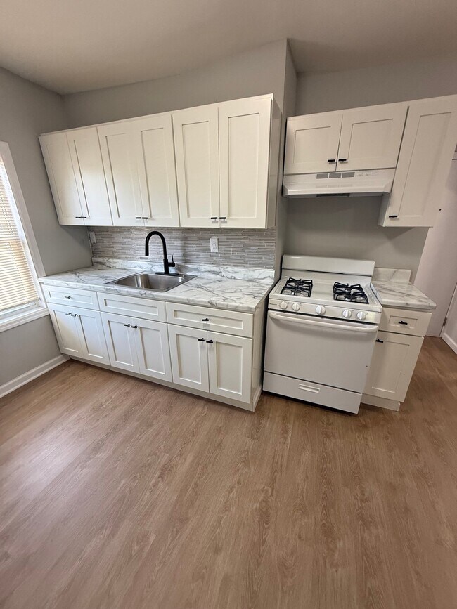 Building Photo - 128 Keen St Unit 3