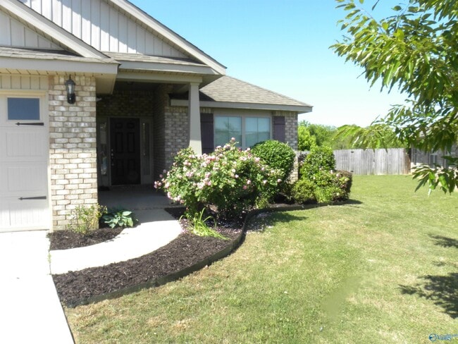 Photo - 202 Ashbrook Cir