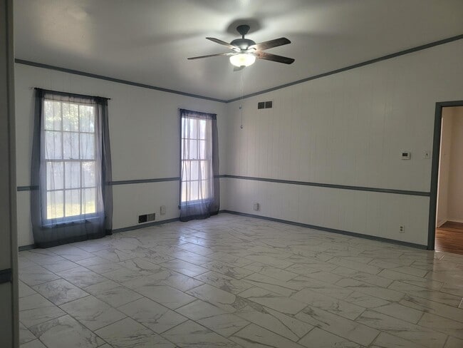 Building Photo - 7945 Habersham Ln