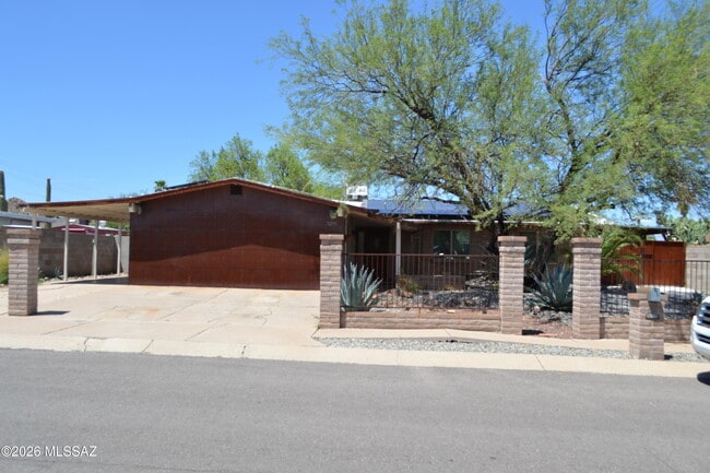Building Photo - 3270 W Capistrano Rd