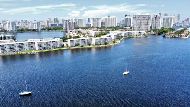 Building Photo - 2903 Point E Dr Unit K611