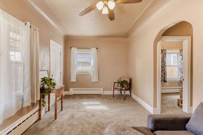 Photo - 4739 Pearl St