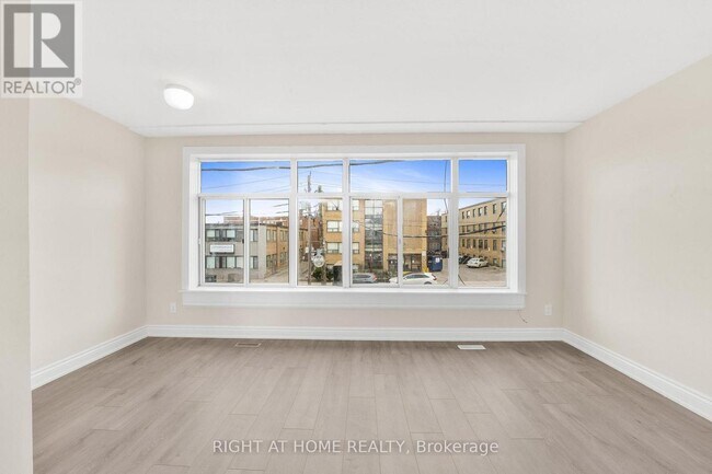 Photo - 1698a Eglinton Ave W