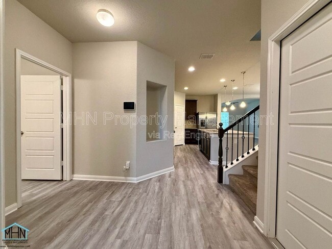 Photo - 2046 Rhesus Vw