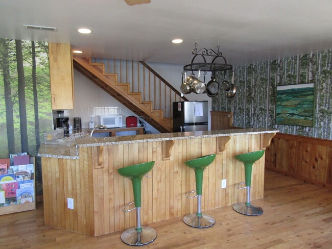 Photo - 285 Warfield Rd