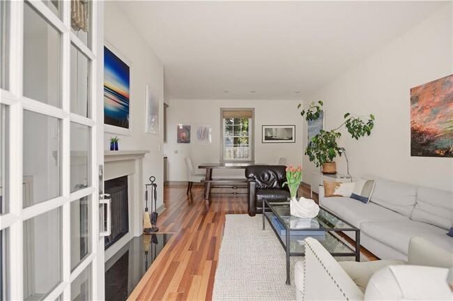 364 Bellevue Ave Unit D102