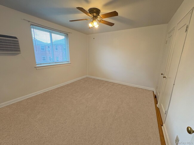 Photo - 263-45 73rd Ave Unidad 2nd Floor