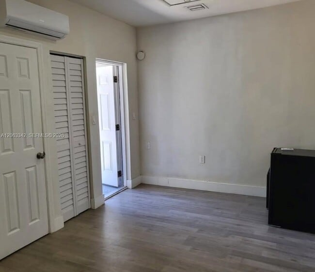 Photo - 3700 NE 13th Terrace Unidad 1
