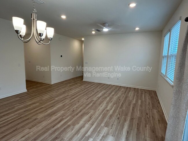 Photo - 403 St Clair Dr