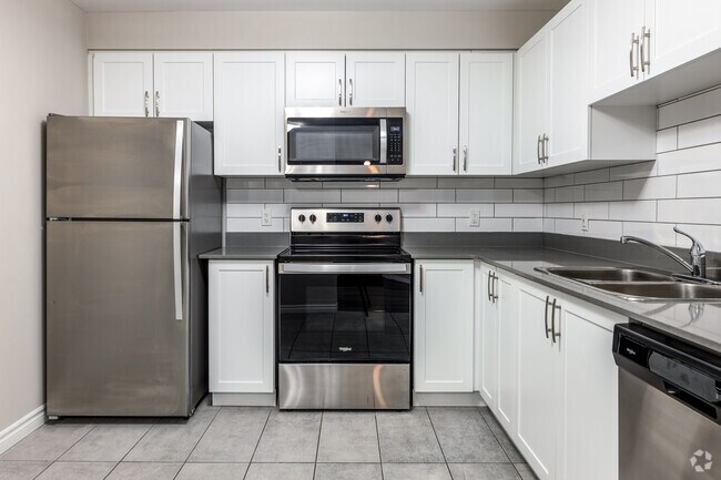 2 chambres, 2 salles de bain - 104 m² - Cuisine - 220 Ira Needles Blvd