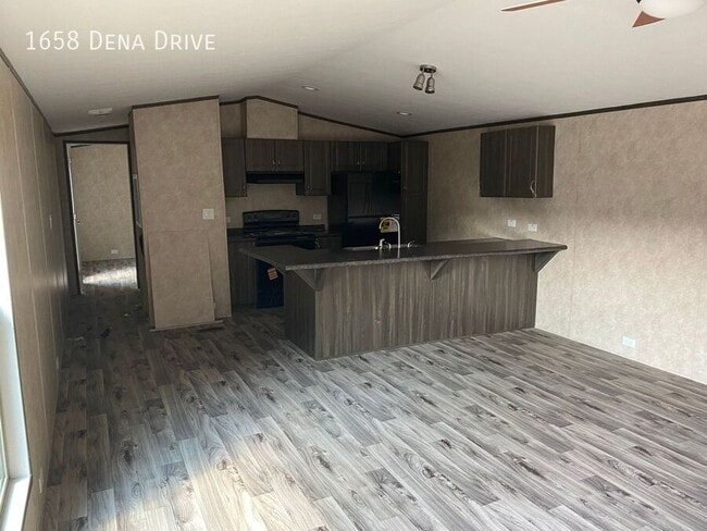 Photo - 1658 Dena Dr