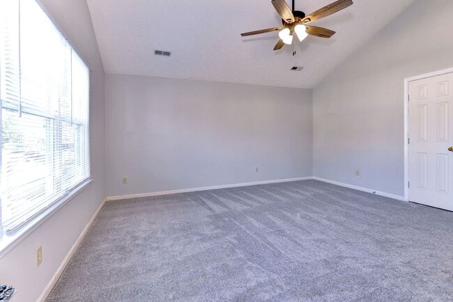 Photo - 910 Charlotte Dr