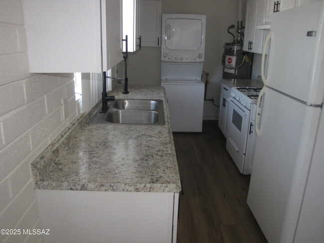 Photo - 4713 E 1st St