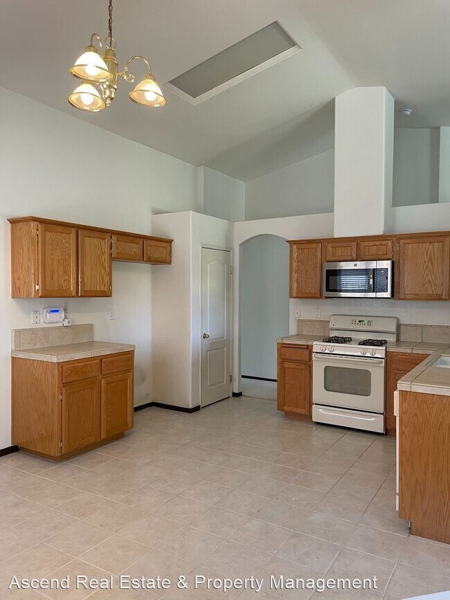 Photo - 3 br, 2 bath House - 10208 Pyramid Peak Dr