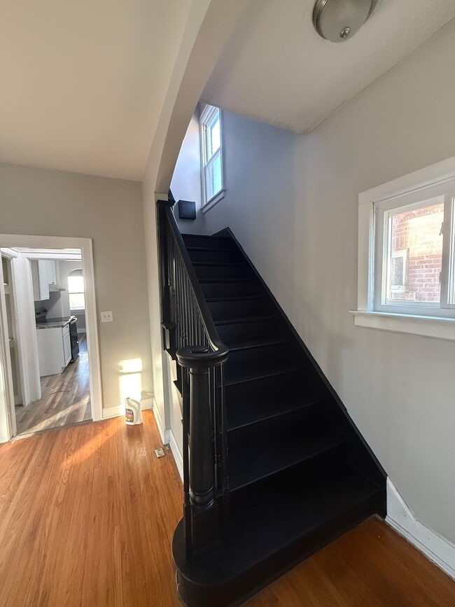 Photo - 533 Fairwood Ave