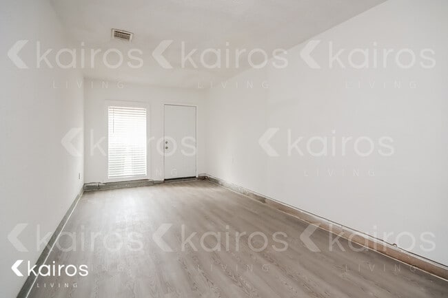 Photo - 304 Robbie St