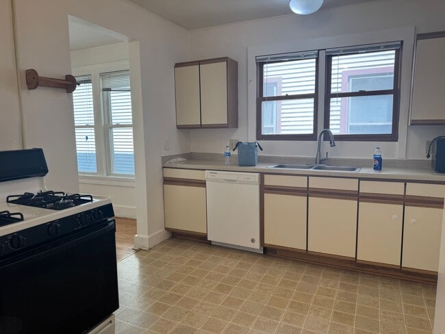 Photo - 325 W Wilson St Unit #2