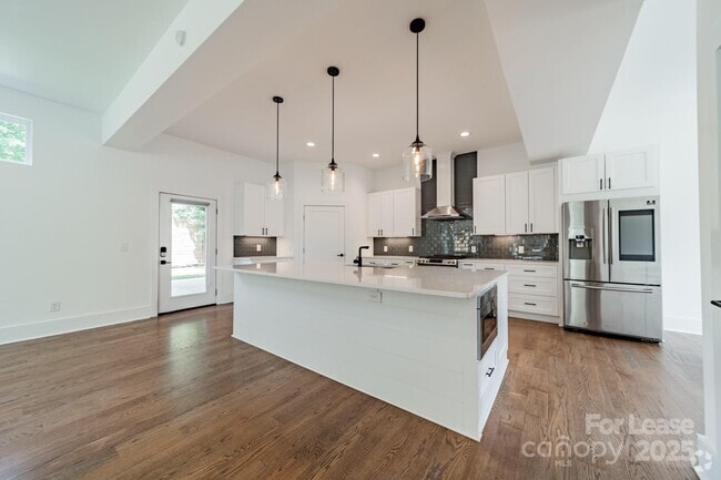 Building Photo - 1401 Kennon St Rental