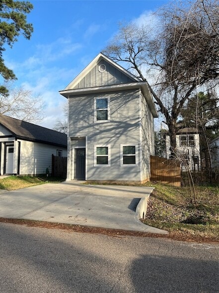 Building Photo - 10978 Maywood St