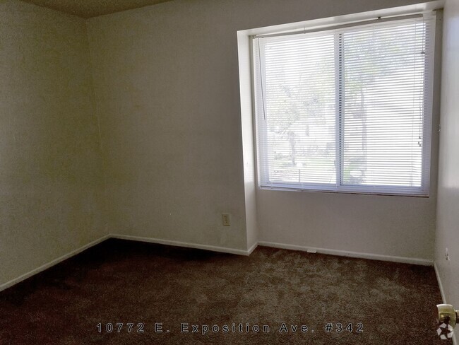 Building Photo - * 2 bed, 1 Bath, 800 SF with AC, washer/dr... Unit 247 Rental