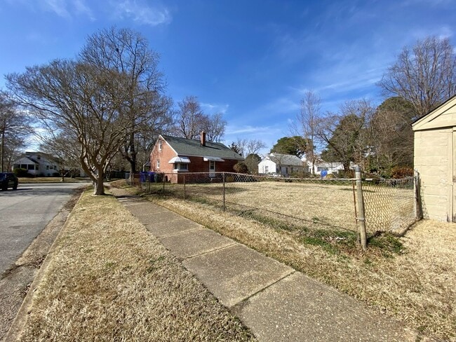 Photo - Hampton Gardens