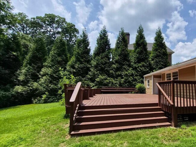 Photo - 3022 Templewood Dr NE