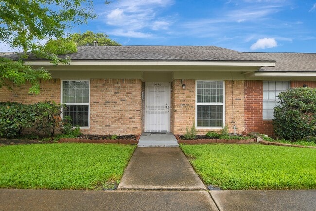 Building Photo - 9436 Neuens Rd Unit 9436