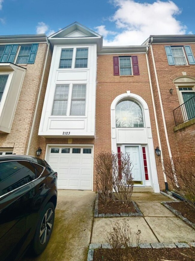 Beautiful Brick Townhouse in Parker Farm! - Beautiful Brick Townhouse in Parker Farm!