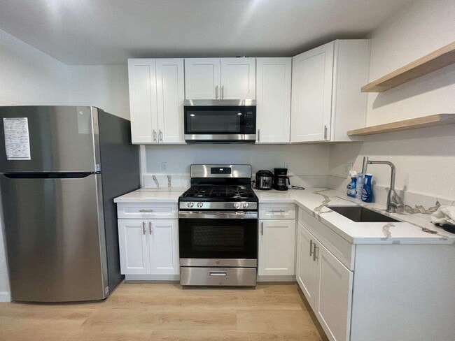 Building Photo - 1354 W 36th Pl Unit 1356