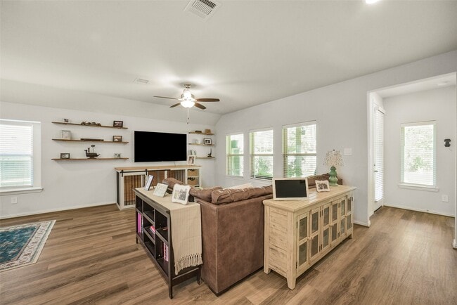 Photo - 221 Woods Rose Ct