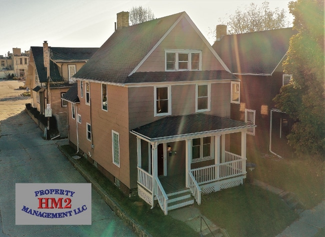 Building Photo - 517 S Water St Rental