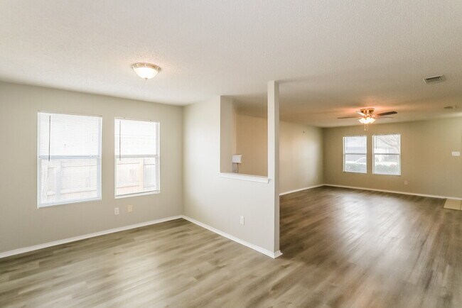 Photo - 541 Magdalen Ave