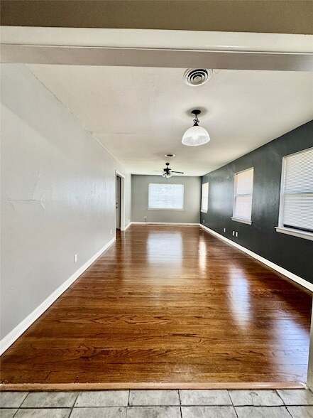 Building Photo - 2104 Hillburn Dr