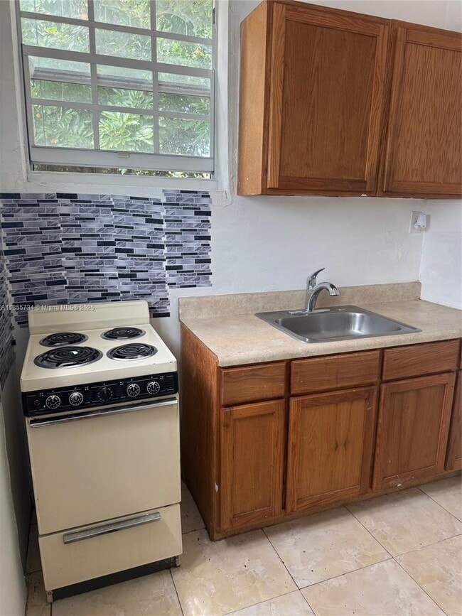 Photo - 401 NE 174th St Unidad 0