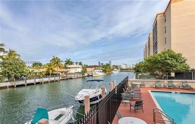 Building Photo - 2903 N Miami Beach Blvd Unit 906