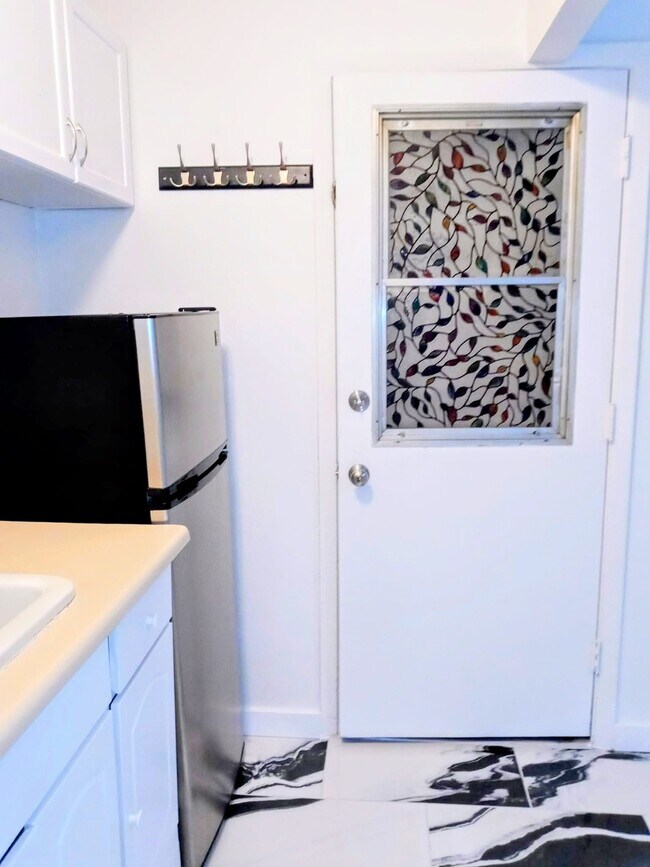 Photo - 1328 E Clarendon Ave House