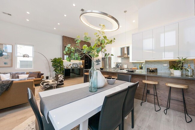 Photo - 1086 S Van Ness Ave